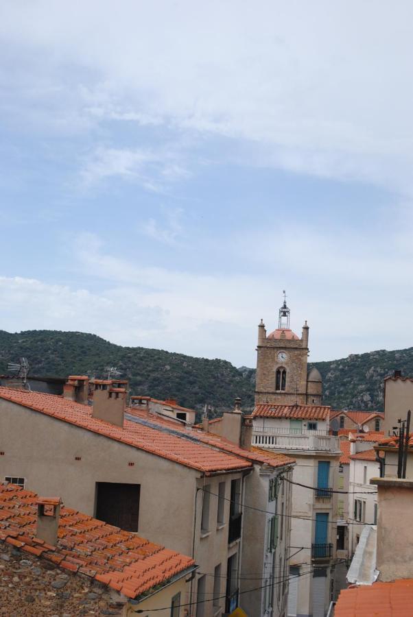 Agréable maison de village avec terrasse Vinca Extérieur photo