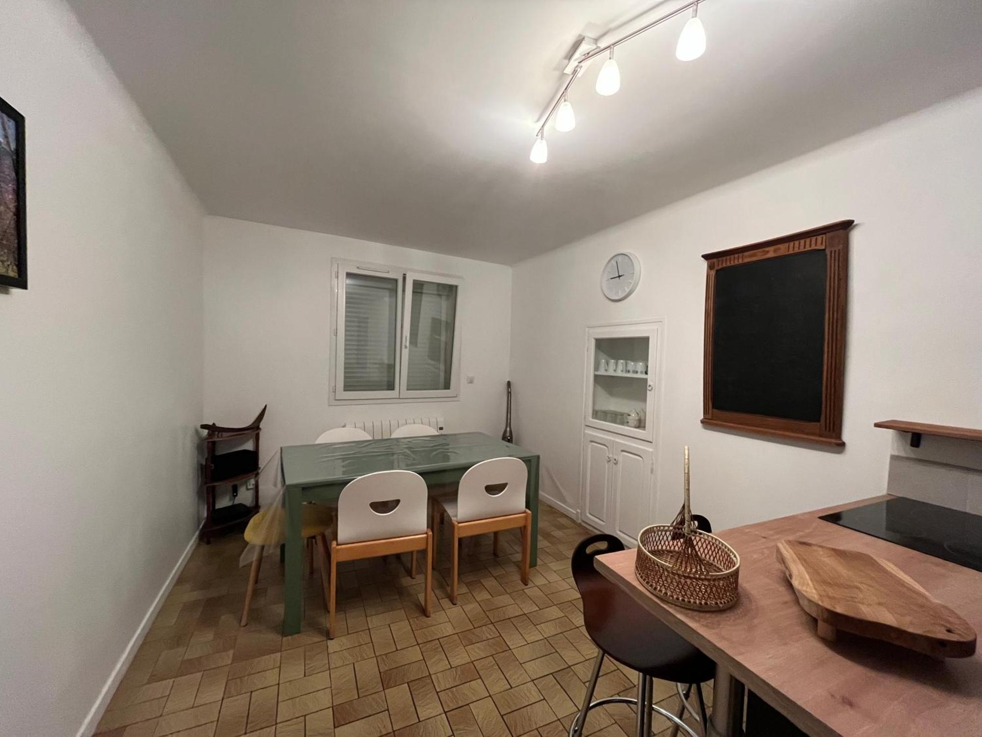 Agréable maison de village avec terrasse Vinca Extérieur photo